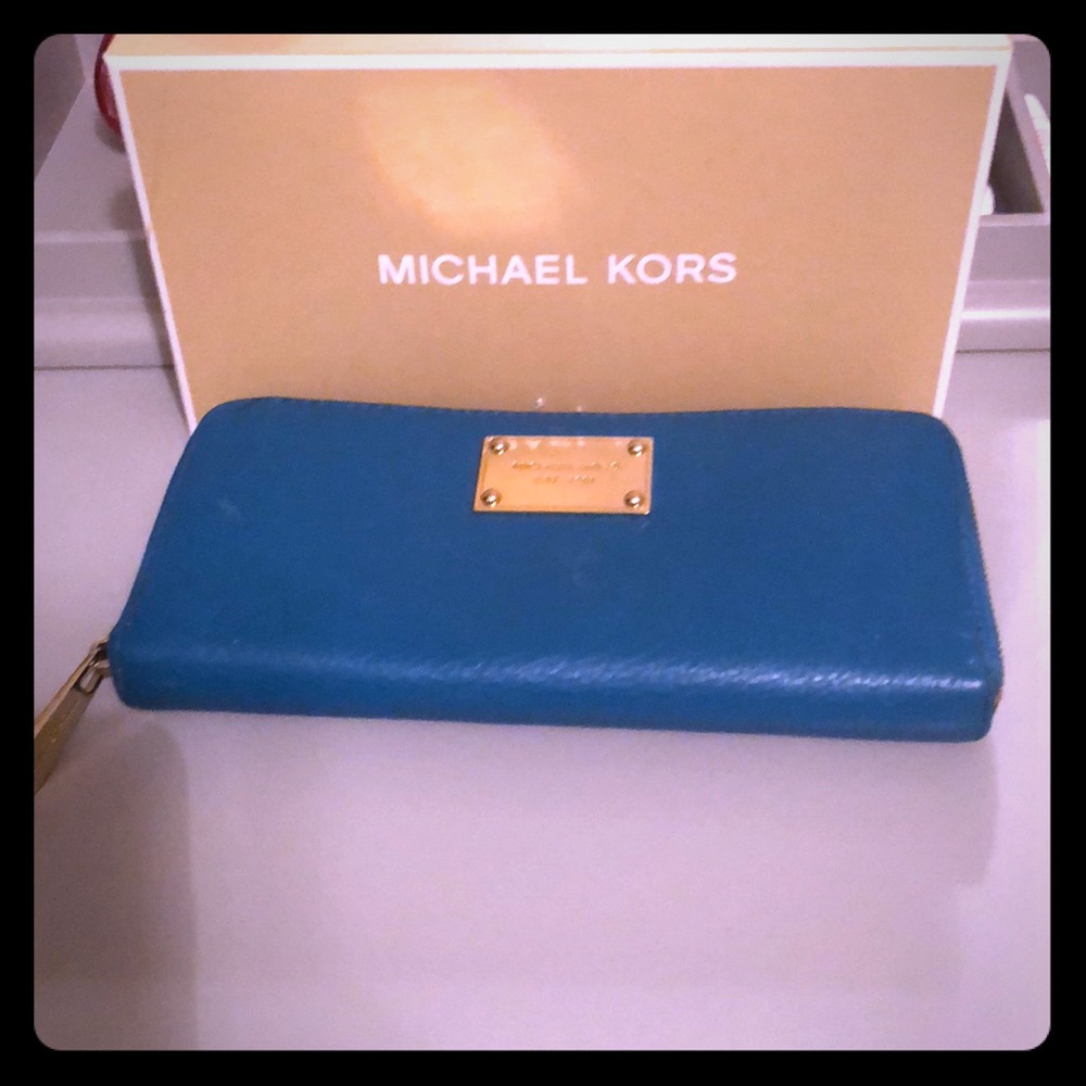 Michael Kors Zip Wallet